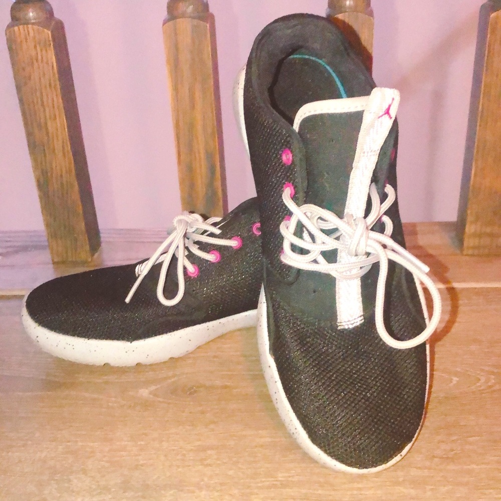 Jordan Sneakers (Kids)